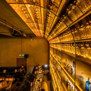 深圳南山独栋建筑里的金色酒廊–Ciao Amici Bar
