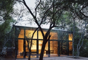 The Art of Camouflage: A Disassembled Vacation House in Monterrey, Mexico