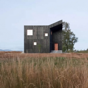 智利以碳化木作为建筑外立面的住宅设计