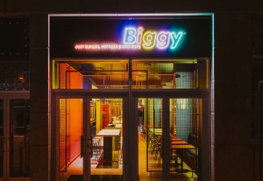 The Retro Exuberance of Wrocław’s Biggy Eatery by BUCK.STUDIO