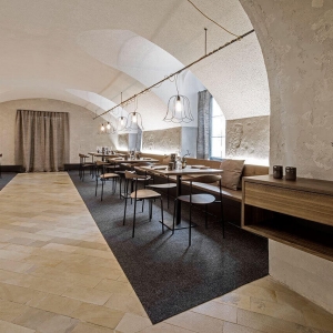 永恒而现代：奥地利百年建筑改造Rossbarth餐厅