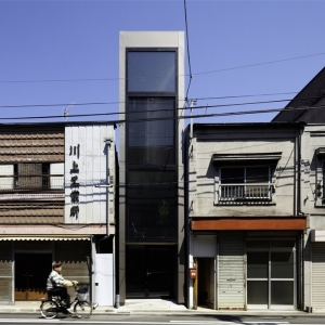 日本这栋私宅的宽度只有1.8米